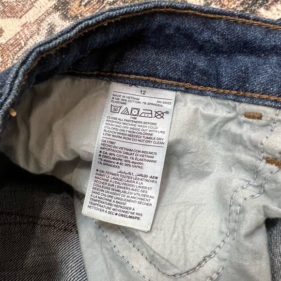 (SOLD) Old Navy Stretch Denim Shorts size 12 - Picture 2 of 3